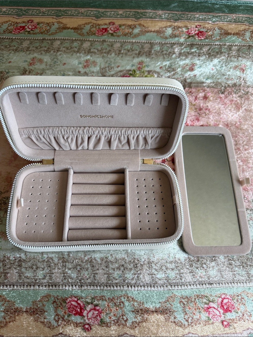 Songmicshome|ANAH~ Jewelry Travel Box with Mirror|Cloud White|GUC